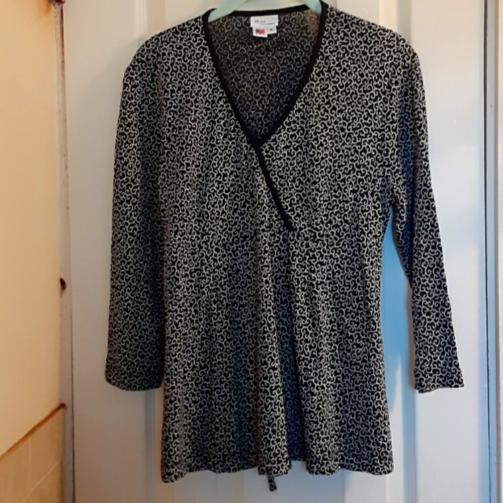 Mimi Maternity Faux Wrap V-Neckline Empire Waist style top Small Black Cream